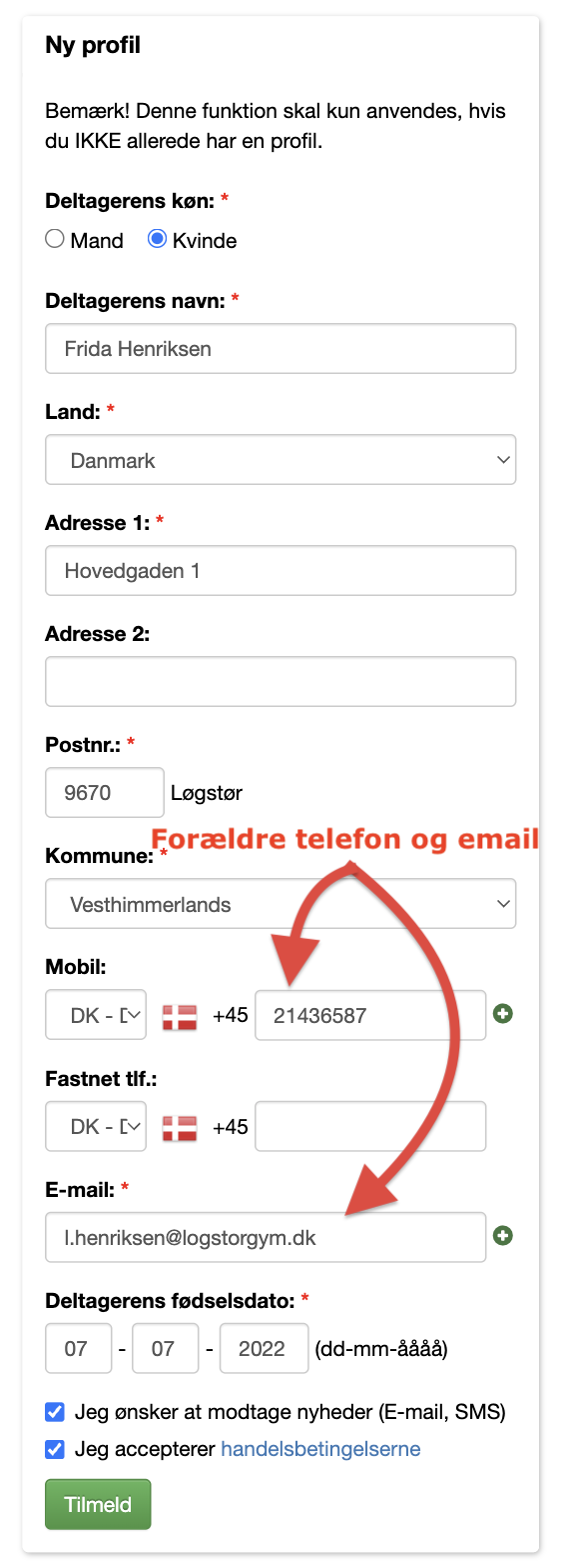 Ny profil-formularen udfyldt med barnets oplysninger — pilene viser at mobilnummer og e-mail skal være forælderens